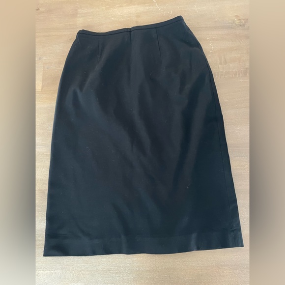 Ann Taylor Dresses & Skirts - Ann Taylor Pencil Skirt in Black Sz 6